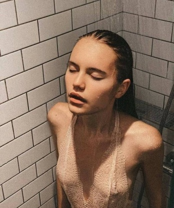 🌹
🌸 Сочная афродизиаком, я готова подарить вам незабываемые моменты удовольствия. Страстная и чувственная, я знаю, как доставить истинное блаженство. 💋
📸 Мои фото говорят сами за себя - я как с разглядеть мертвеца, так и в узком платье. Будьте уверены, что получите то, что видите. 📷
💼 Я очень понимаю и прислушиваюсь к вашим потребностям. Встречи со мной - это гарантированное наслаждение и конфиденциальность. Все ваши желания останутся между нами, я обещаю. 🔒
🌆 Живу в Москве и готова предложить вам незабываемое время в этом удивительном городе. Я знаю, как провести ночь, наполненную страстью и удовольствием. 🌃
✨ Читайте отзывы о моих услугах, чтобы узнать больше о моих навыках и возможностях. Обращайтесь ко мне, и ваш мир будет наполнен яркими красками и наслаждением. 💫 Сабина